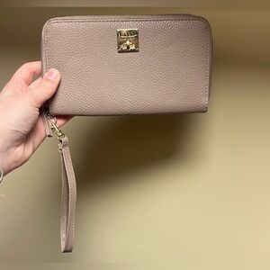 NWOT Nicole Miller Wristlet